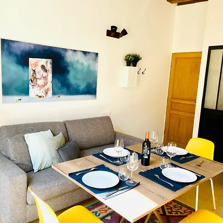 Studio de charme bien equipé - Matelas de qualité - Proche de la gare et de Versailles *